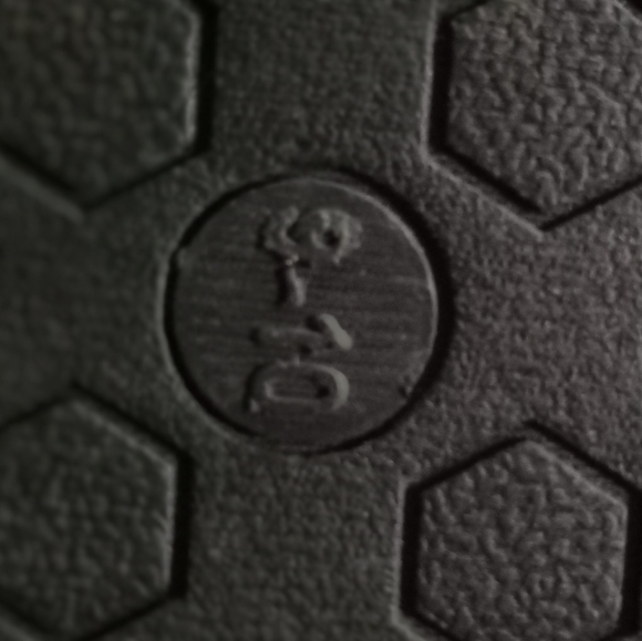 Mens 9-10 slippers - Picture 2 of 4